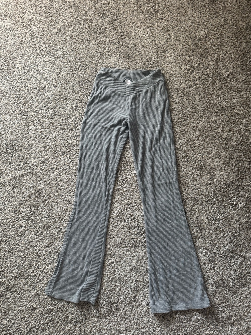 Colsie Gray Ribbed Flare Leggings